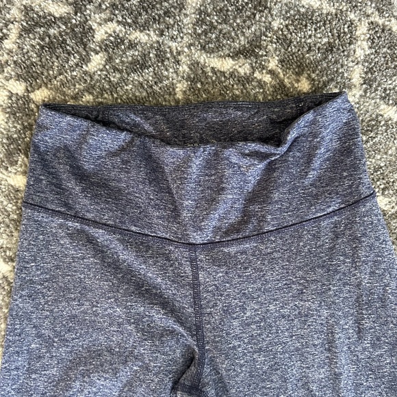 Old Navy active women’s leggings size medium marbled blue - Picture 3 of 4